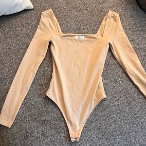 TAN ARITZIA BABTON BODYSUIT LONGSLEEVE SIZE XS